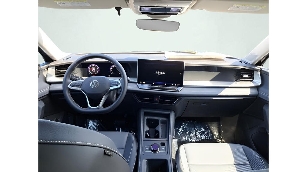 2025 Volkswagen Tiguan SE - Photo 17