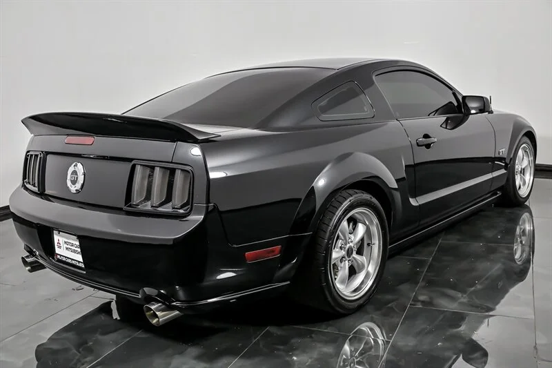 Used 2007 Black Clearcoat Ford GT Premium image 9