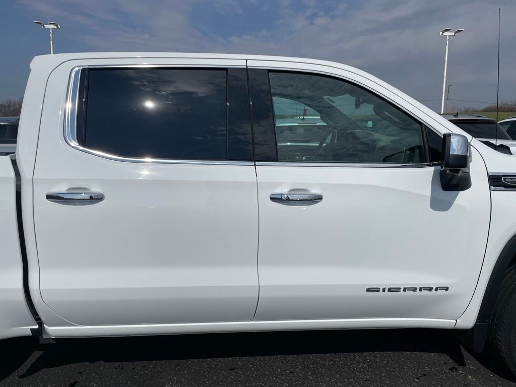 Used 2025 White GMC SLT image 28