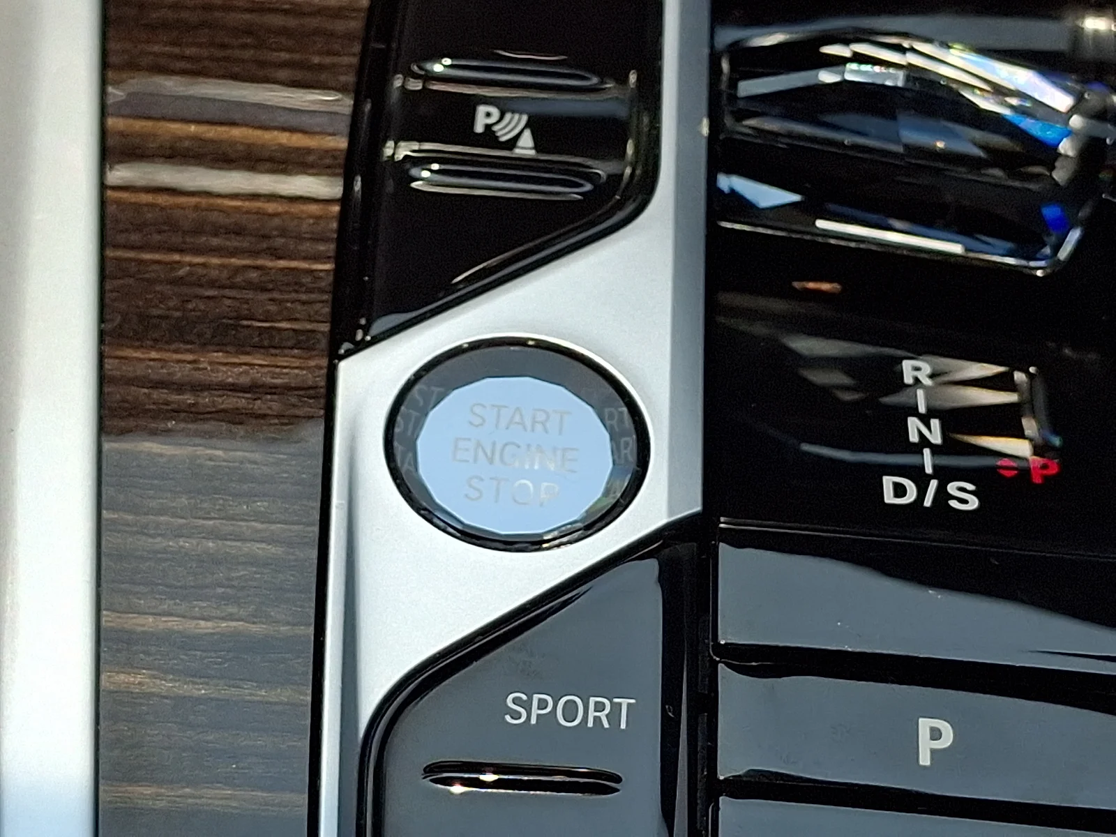 Used 2024 Mineral White Metallic - A96 BMW xDrive40i image 24