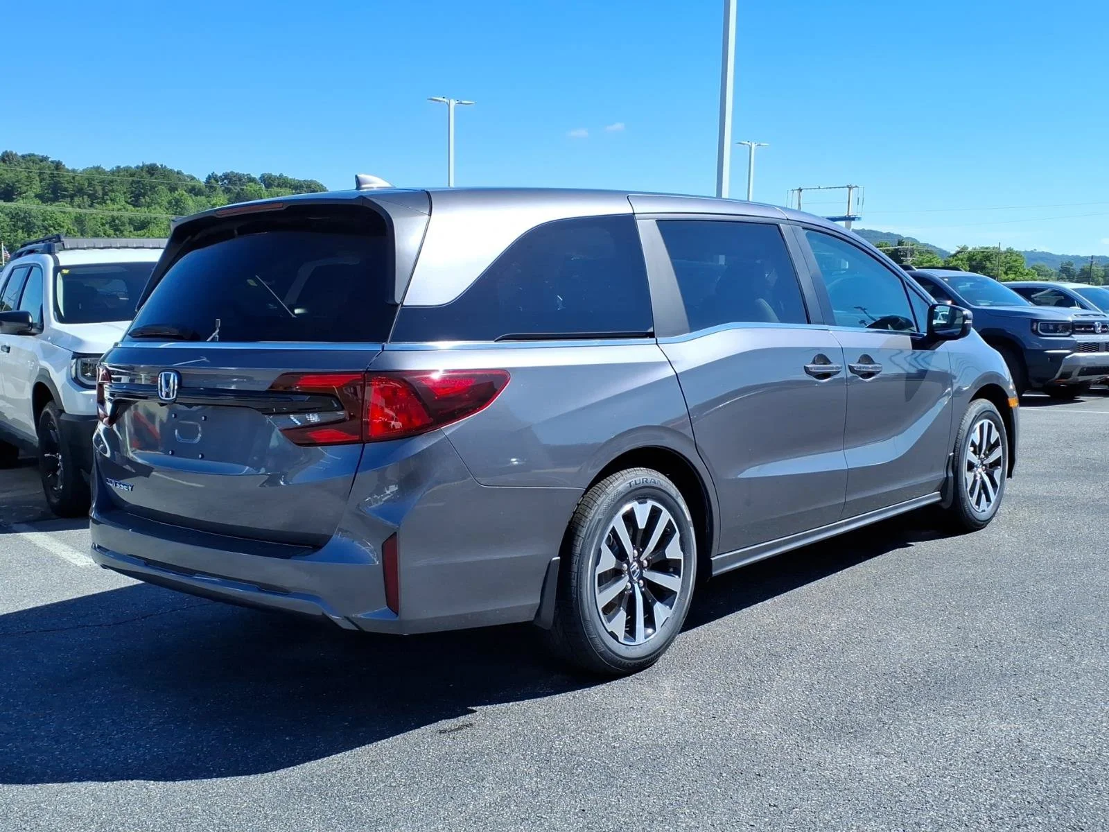 New 2026 MODERN STEEL METALLIC Honda EX-L image 4