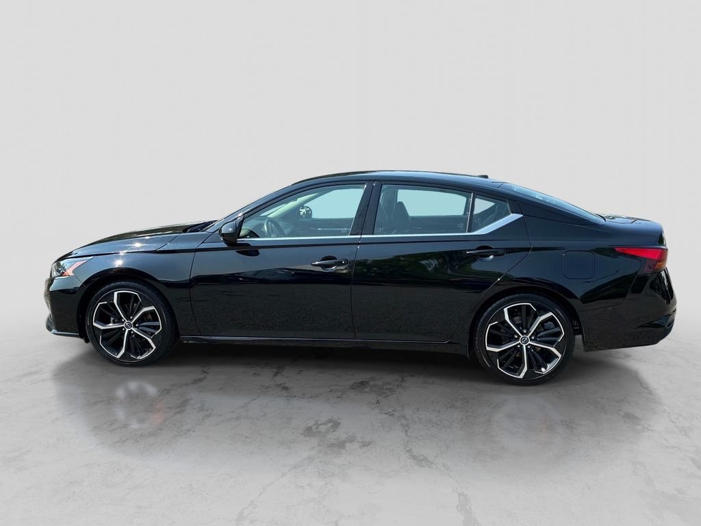 Used 2024 Black Nissan 2.5 SR image 4
