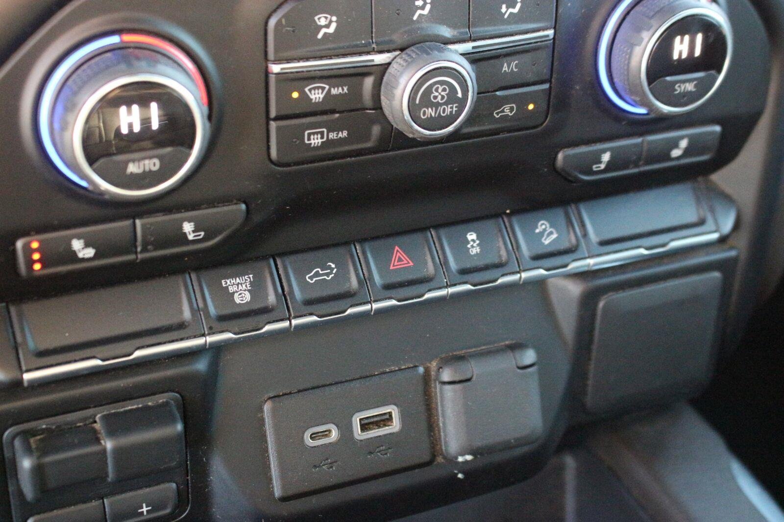 Used 2022 SUMMIT WHITE Chevrolet LT image 28