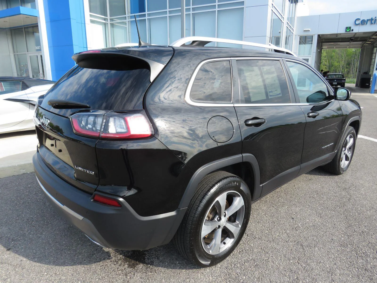 Used 2019 Diamond Black Cry Jeep Limited image 6