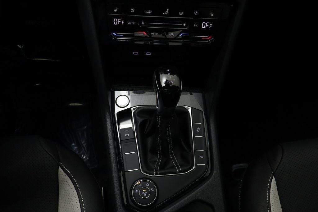 2025 Volkswagen Taos SEL - Photo 12