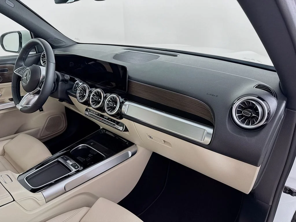 Certified Used 2025 Polar White Mercedes-Benz GLB 250 image 28