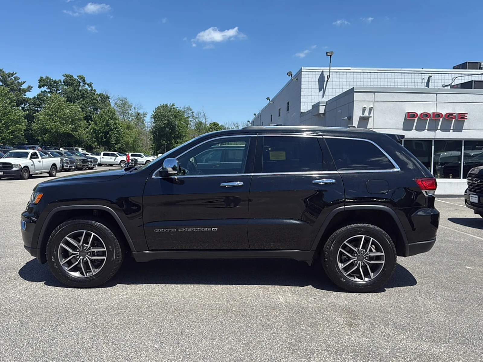 Certified Used 2022 Diamond Black Crystal Pearlcoat Jeep Limited 4x4 image 10