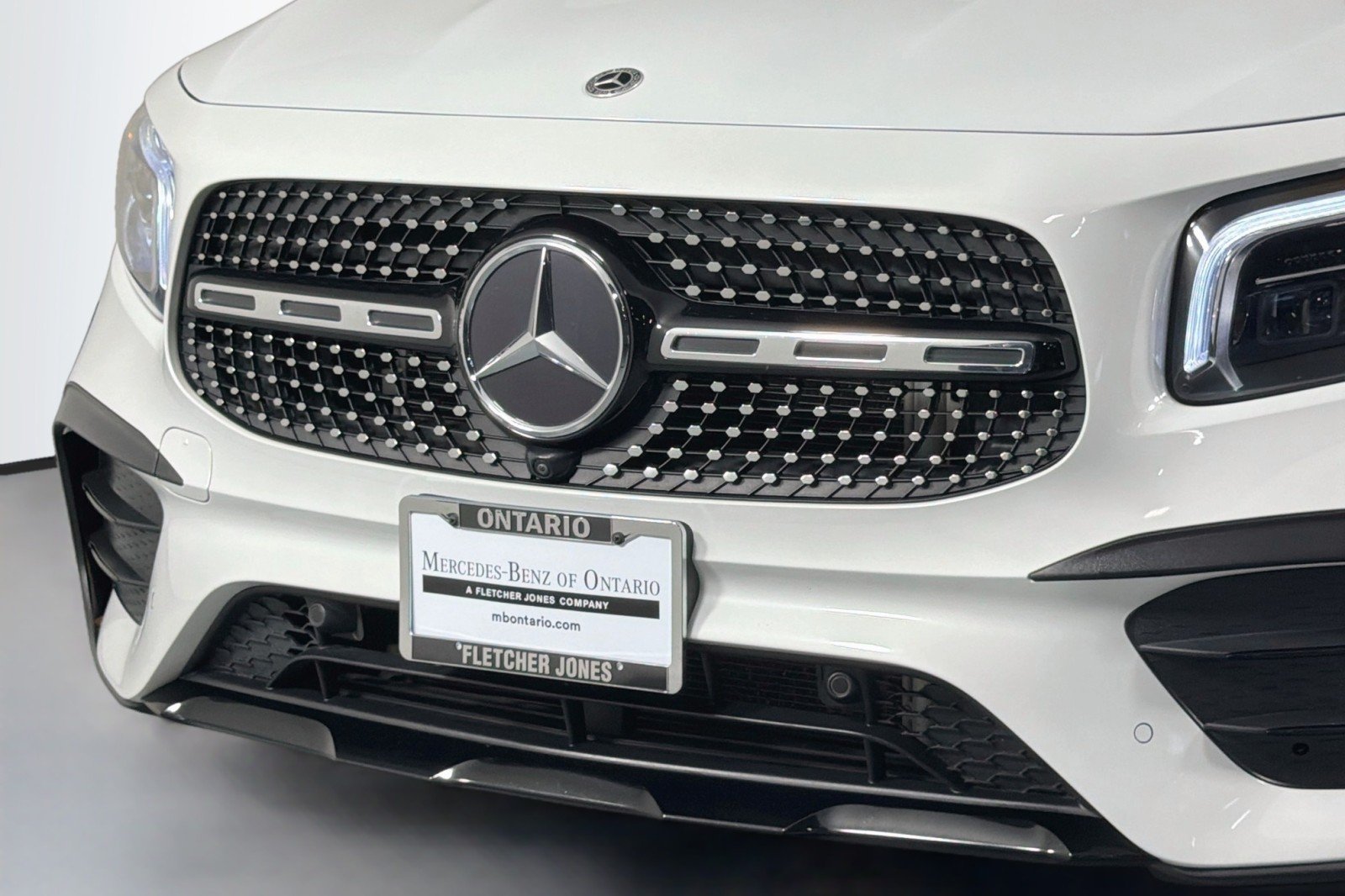 Used 2023 Digital White Metallic Mercedes-Benz 250 image 13