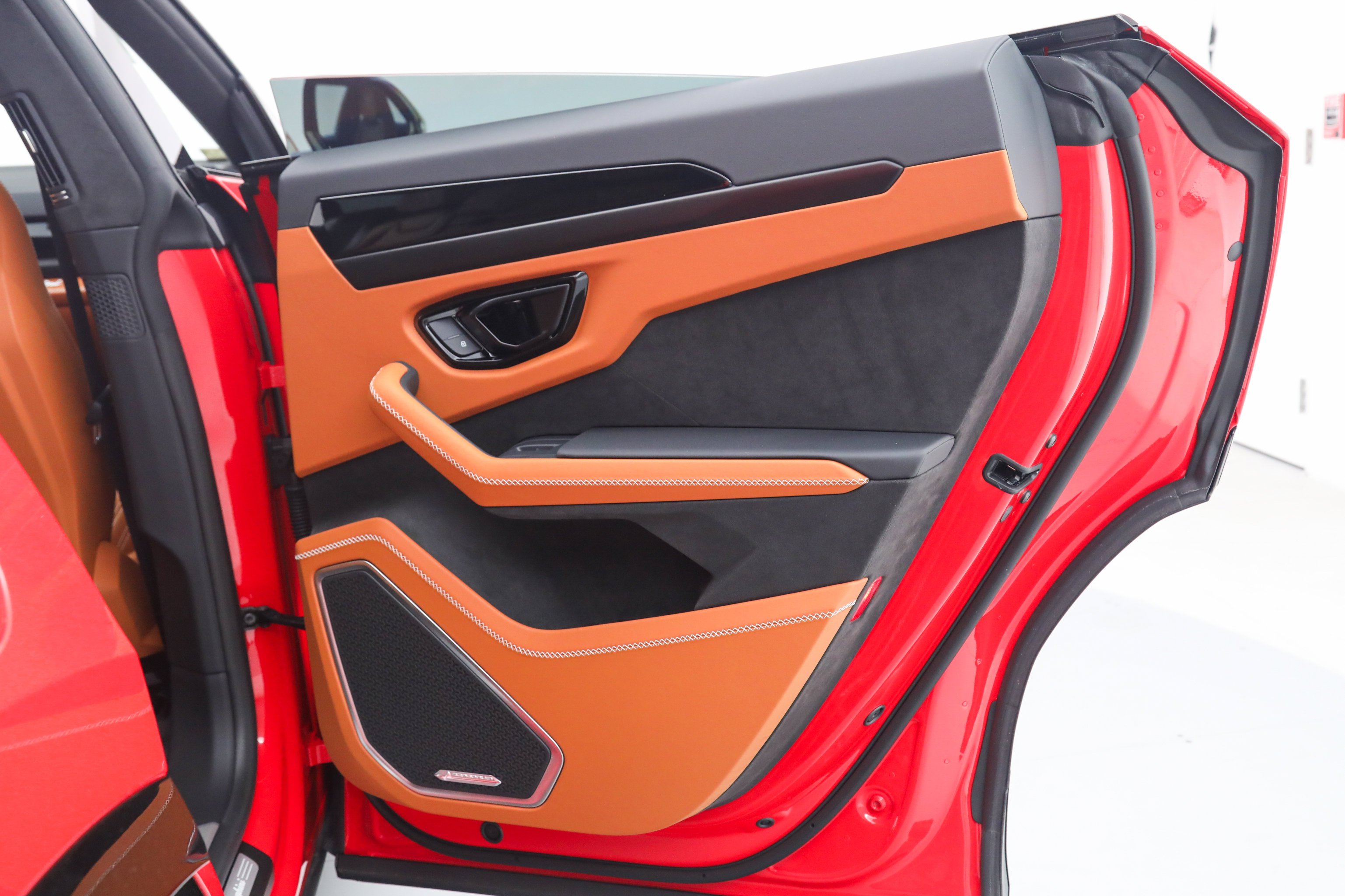 Used 2025  Lamborghini SE image 20