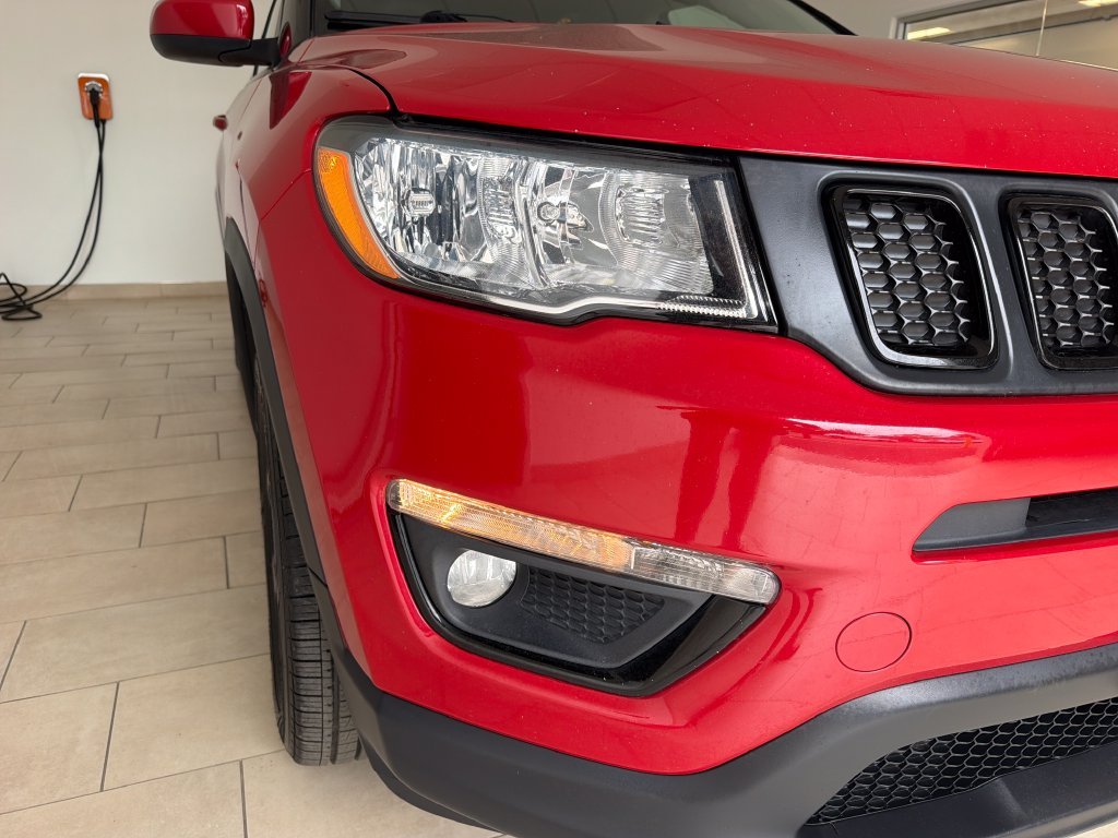 Used 2021 Red Line Jeep Latitude image 9