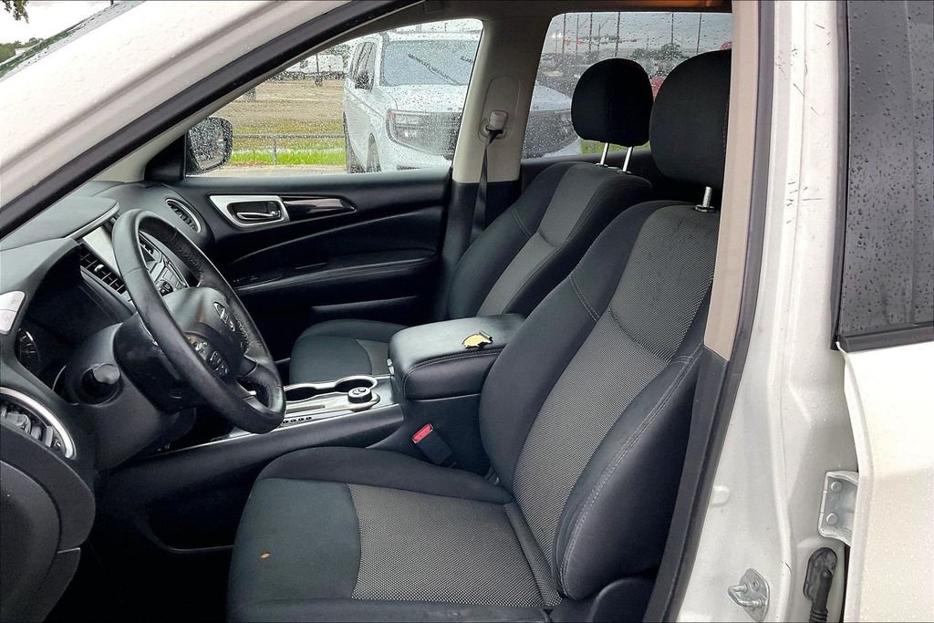 Used 2018 Glacier White Nissan SV image 18