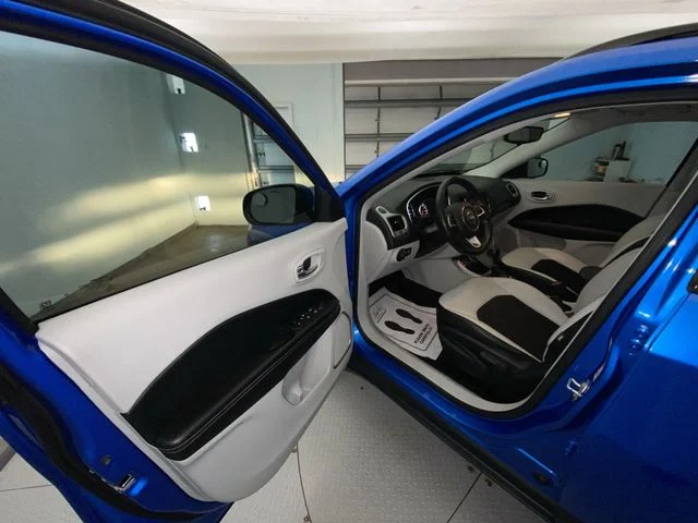 Used 2019 Blue Jeep Latitude image 11
