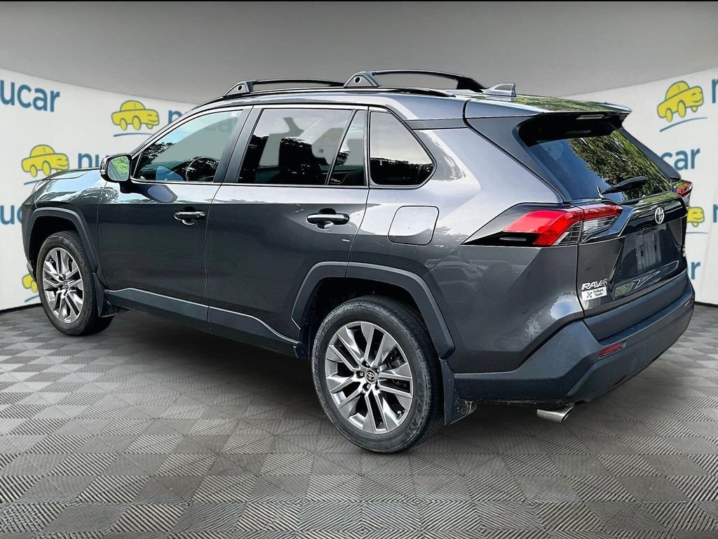 Used 2022 Gray Toyota XLE Premium image 5