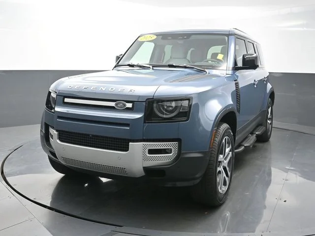 2025 Land Rover Defender 110 S P400's photo