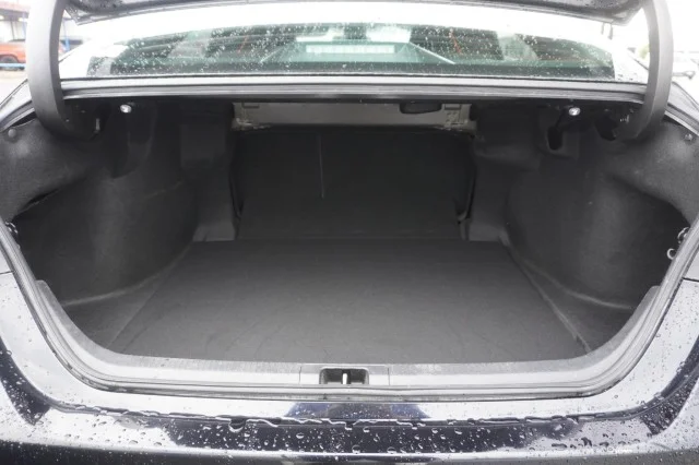 Used 2019  Toyota LE image 9