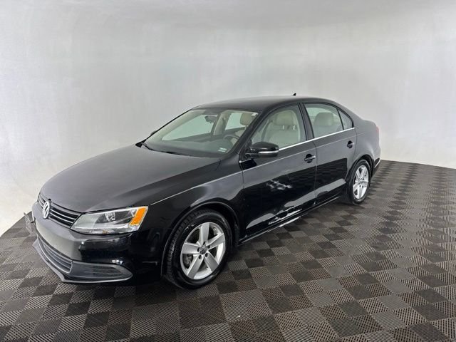 Used 2014  Volkswagen 2.0L TDI image 4