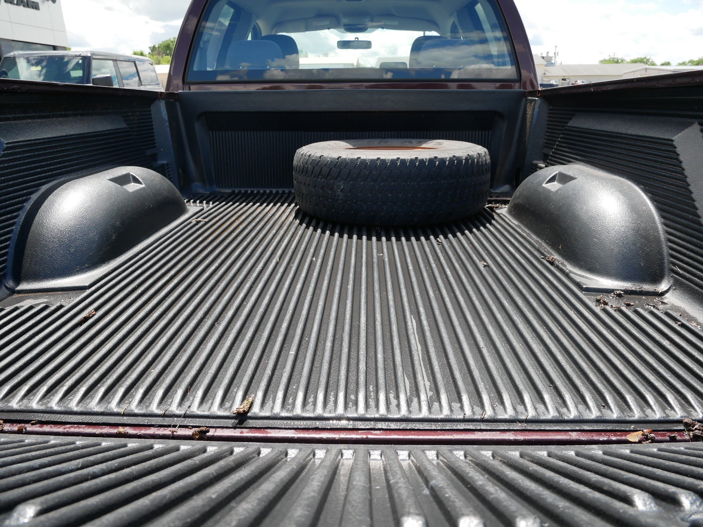 Used 2005 Red Dodge SLT image 11