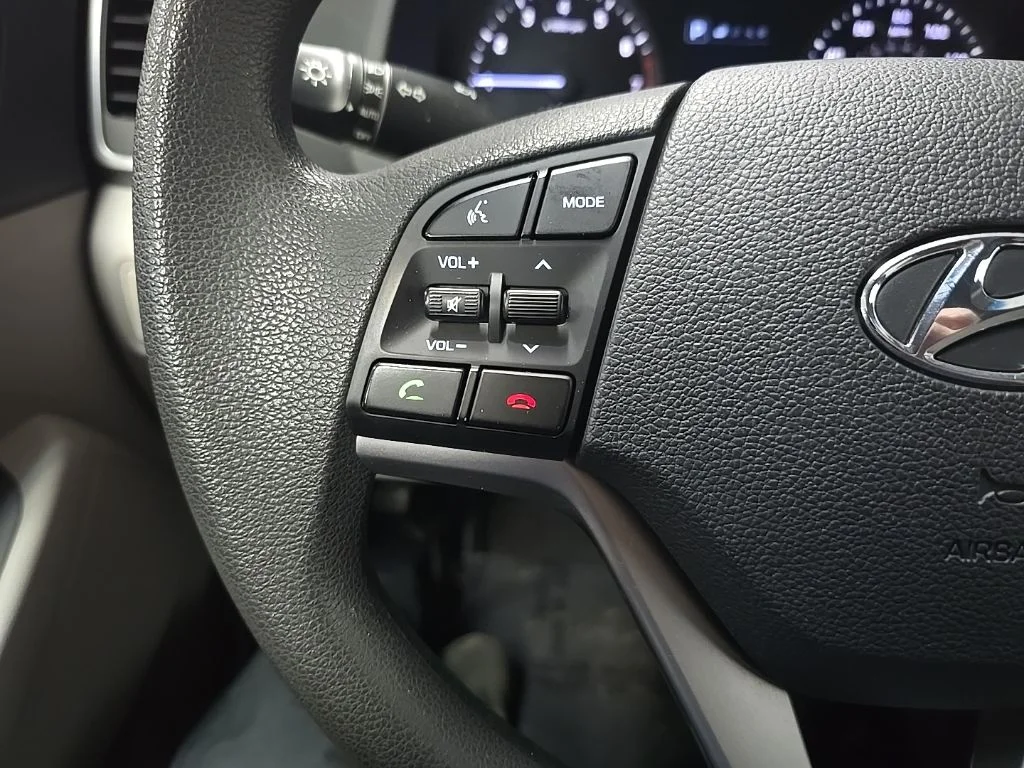 Used 2018 Gray Hyundai SE image 19