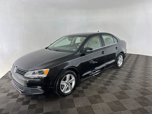Used 2014  Volkswagen 2.0L TDI image 4