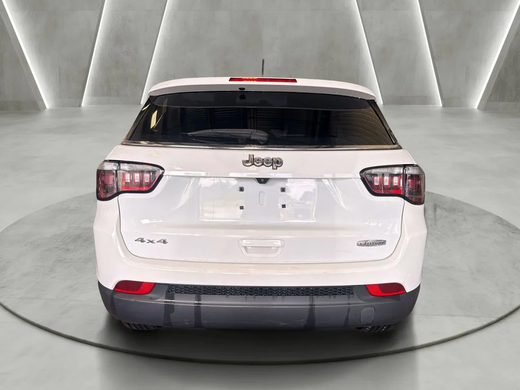 Used 2024 White Jeep Latitude image 6