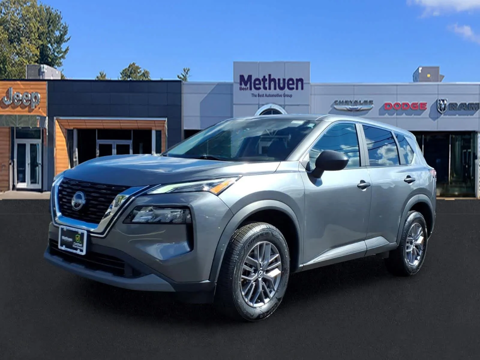 Used 2023 Gun Metallic Nissan S image 9