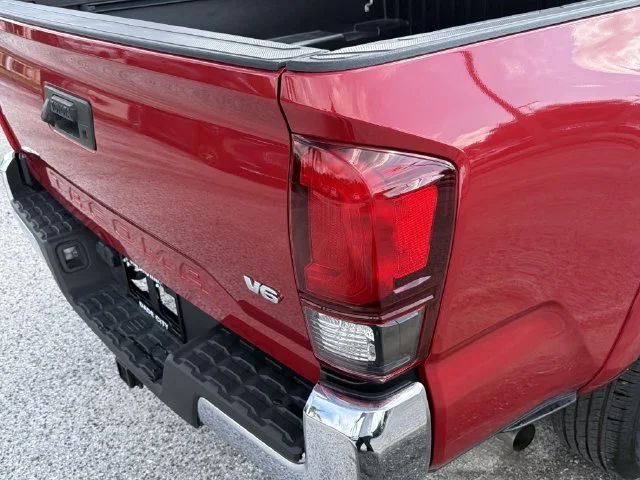 Used 2019 Red Toyota SR5 image 9
