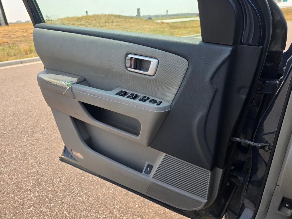 Used 2009 White Honda EX image 17