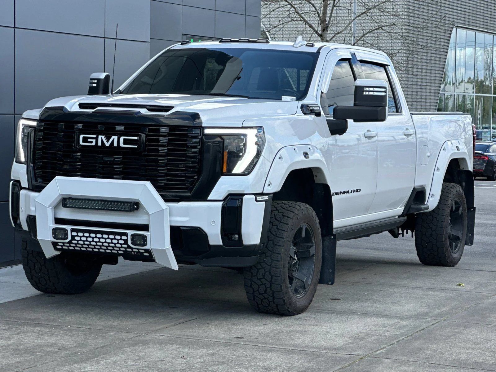 Used 2024 White Frost GMC Denali Ultimate image 7