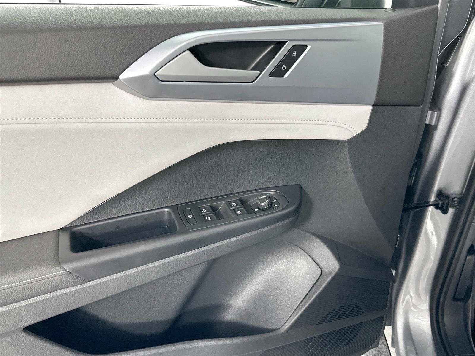 2025 Volkswagen Taos SE - Photo 14