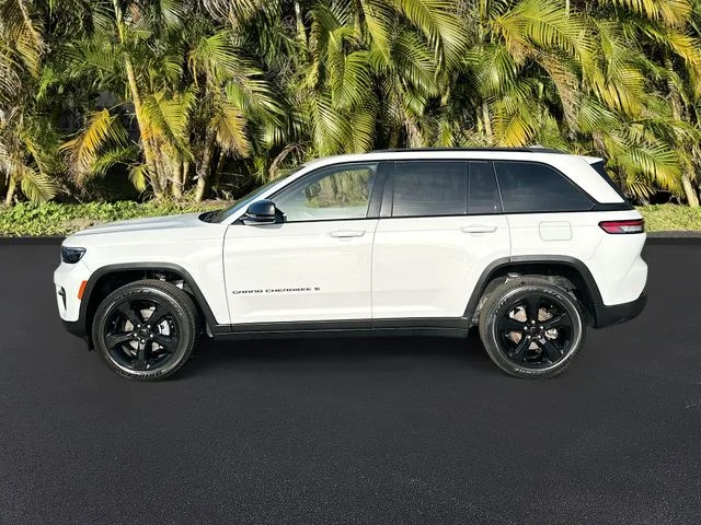 Certified Used 2024 White Jeep Altitude image 9