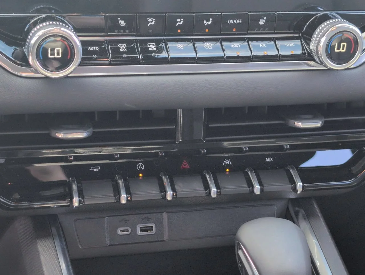 New 2026 Sterling Metallic GMC Elevation image 11