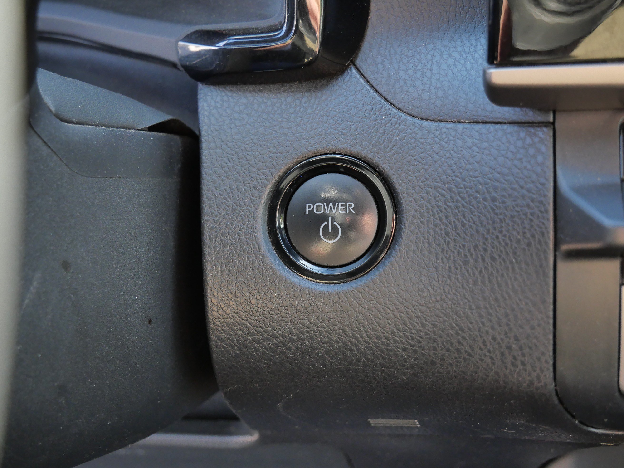 Used 2025 Ice Cap Toyota SE image 30