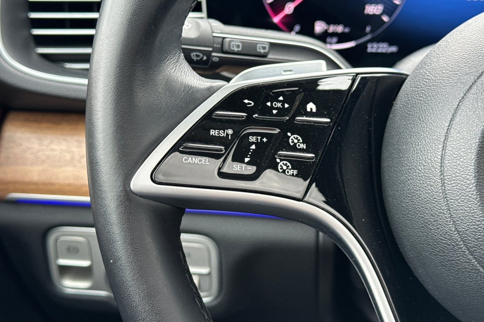 Certified Used 2025  Mercedes-Benz GLE 450 image 29