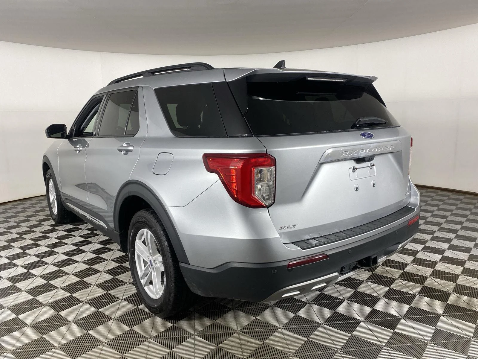 Used 2023 Iconic Silver Ford XLT image 8