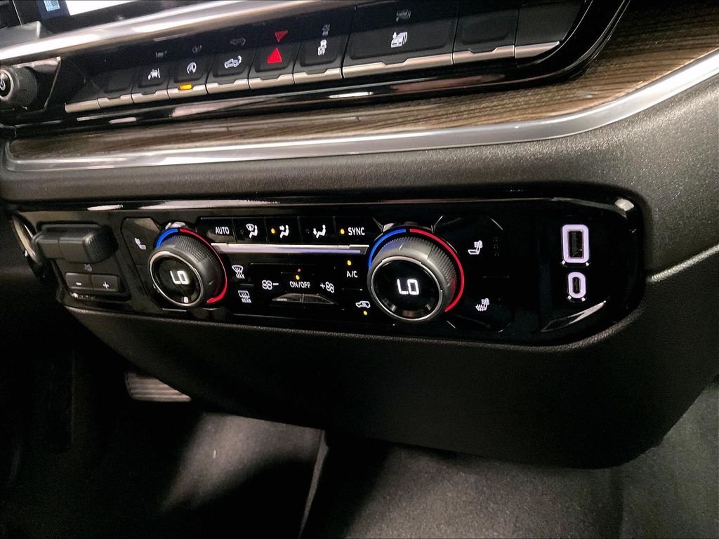 Used 2025 Summit White Chevrolet LT image 26