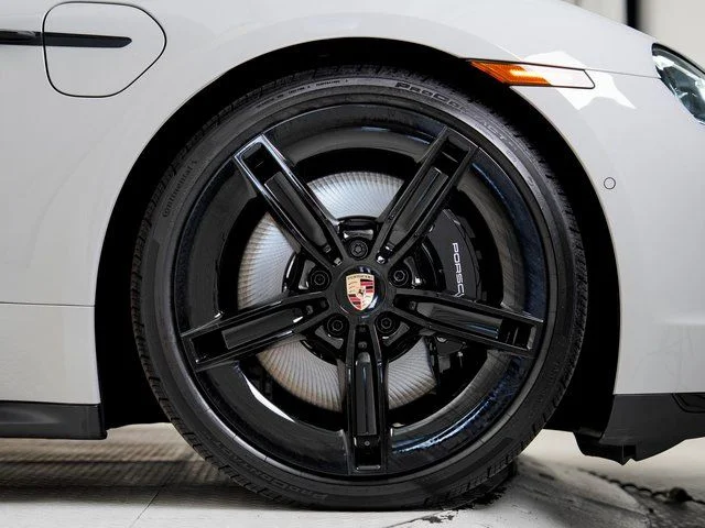 2025 Porsche Taycan GTS - Photo 30