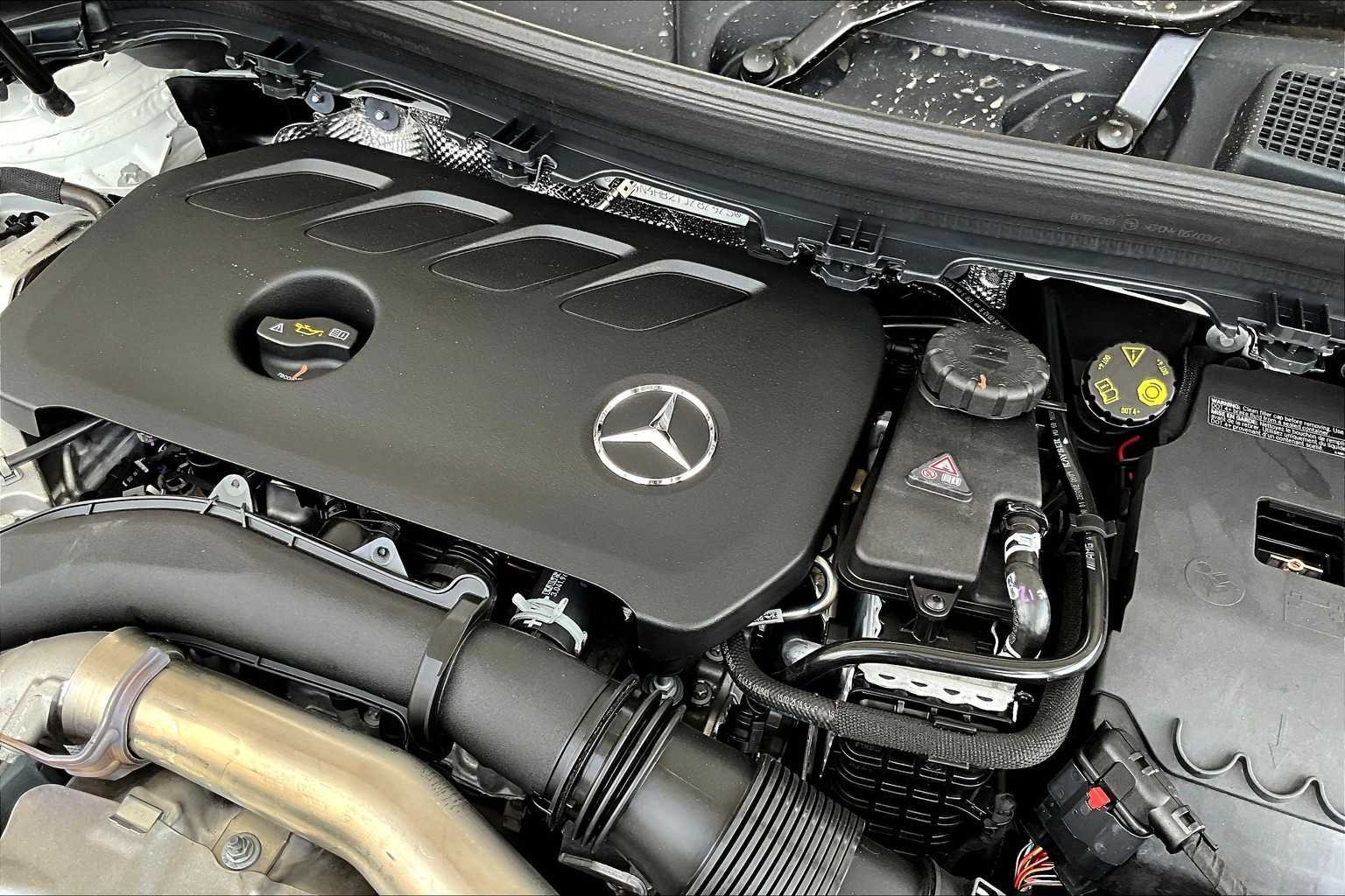 New 2026 Polar White Mercedes-Benz GLA 250 image 18