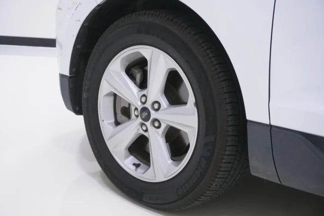 Used 2023 WHITE Ford SE image 11