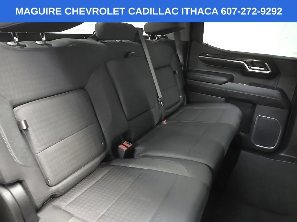 Used 2022 Silver GMC Elevation image 16