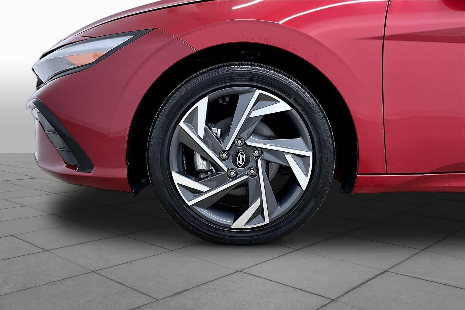 Used 2025 Ultimate Red Hyundai SEL Convenience image 11