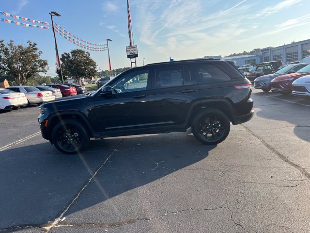 Used 2025 Black Jeep Altitude image 36
