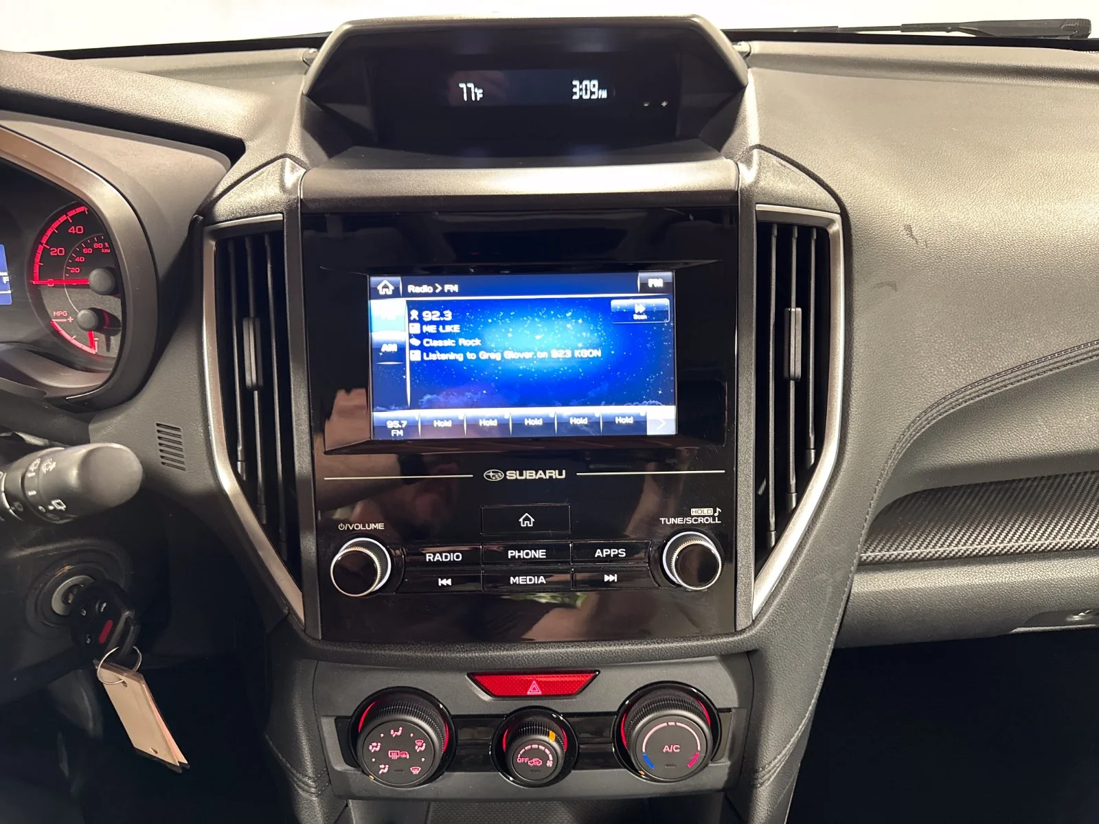 Used 2018 White Subaru 2.0i Premium image 17