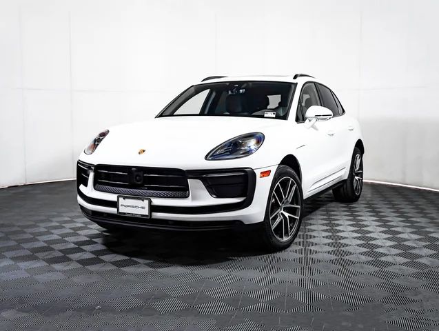 Certified Pre-Owned 2025 Porsche Macan With Navigation & AWD