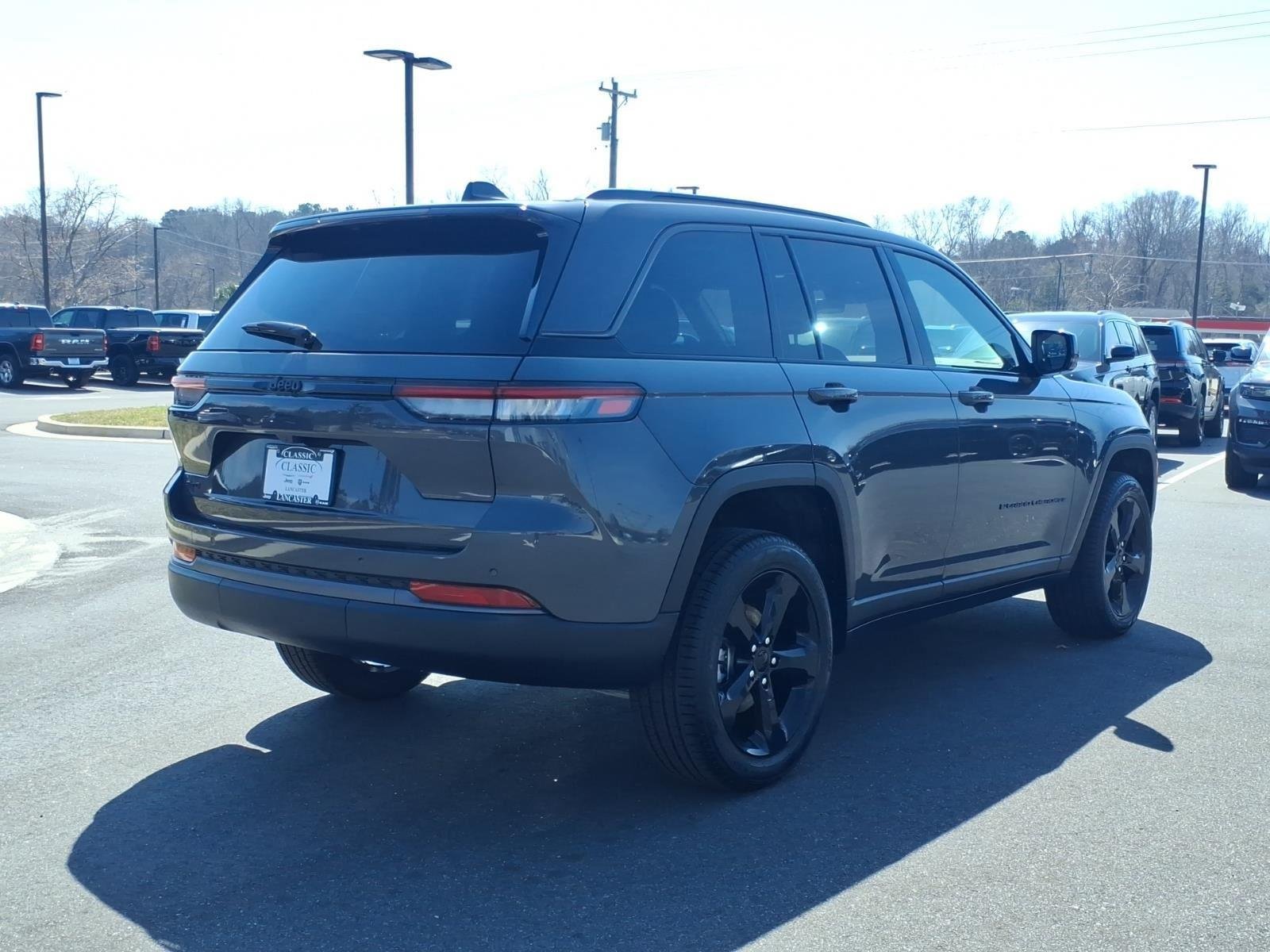 New 2026 Baltic Gray Metallic Clear-Coat Exterior Paint Jeep Limited image 2