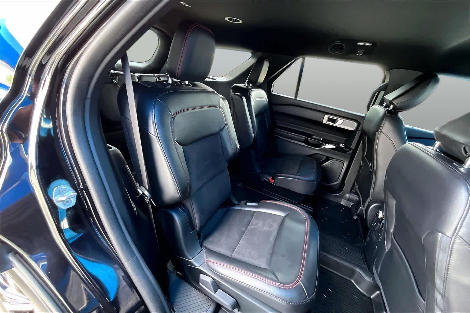 Used 2022 Agate Black Metallic Ford ST-Line image 19