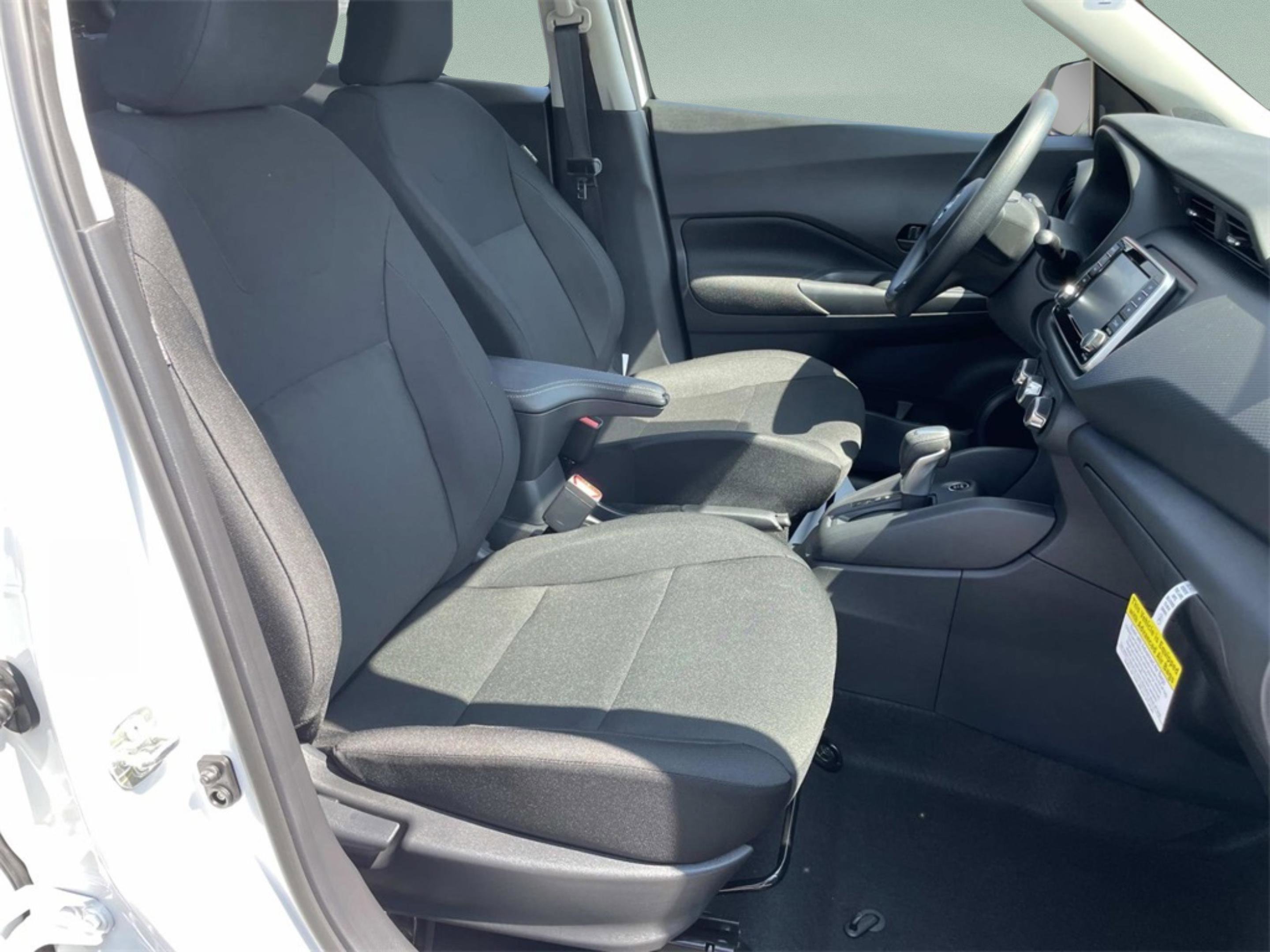 2025 Nissan KICKS PLAY Base - Photo 23