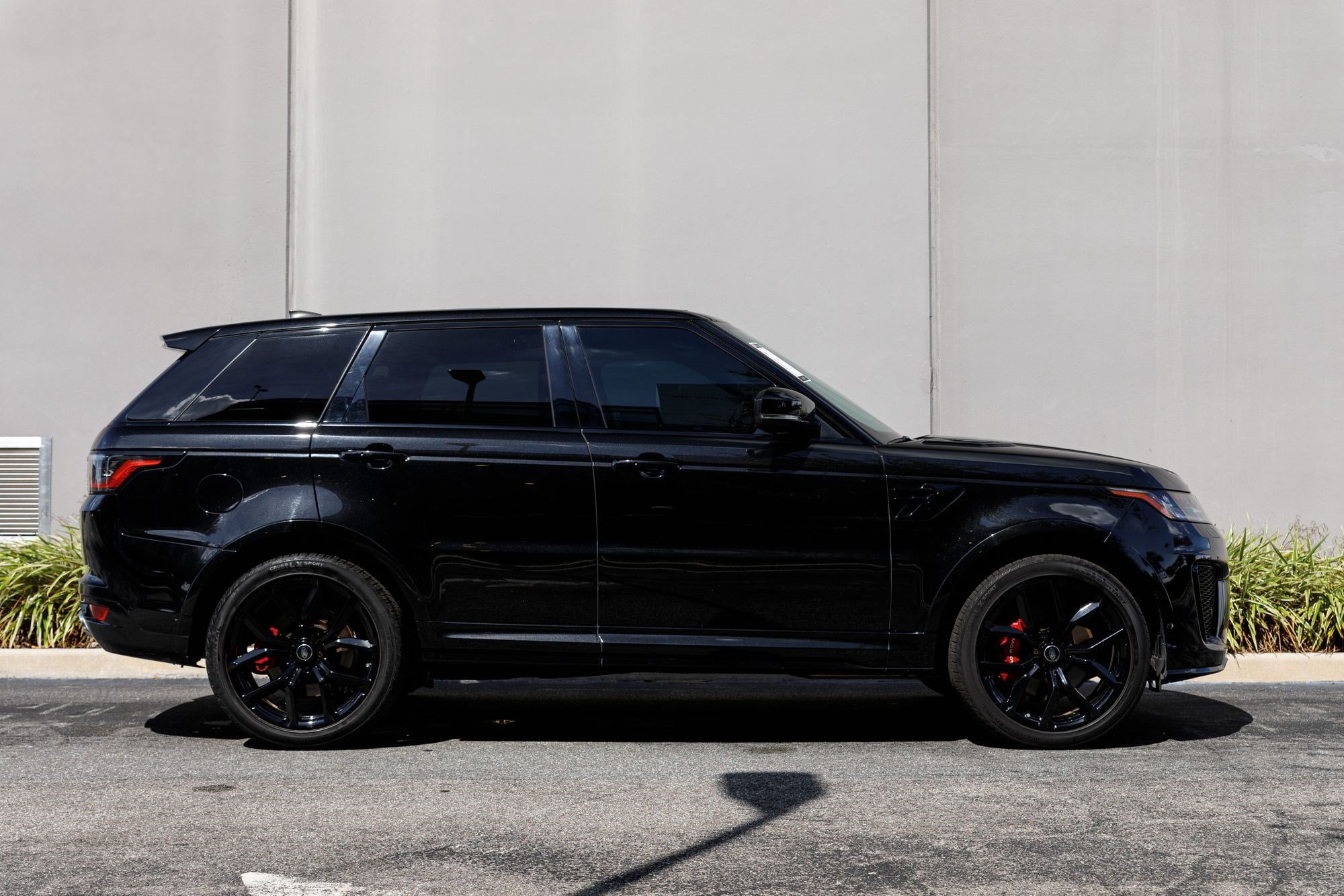 Used 2022 Black Land Rover SVR image 6