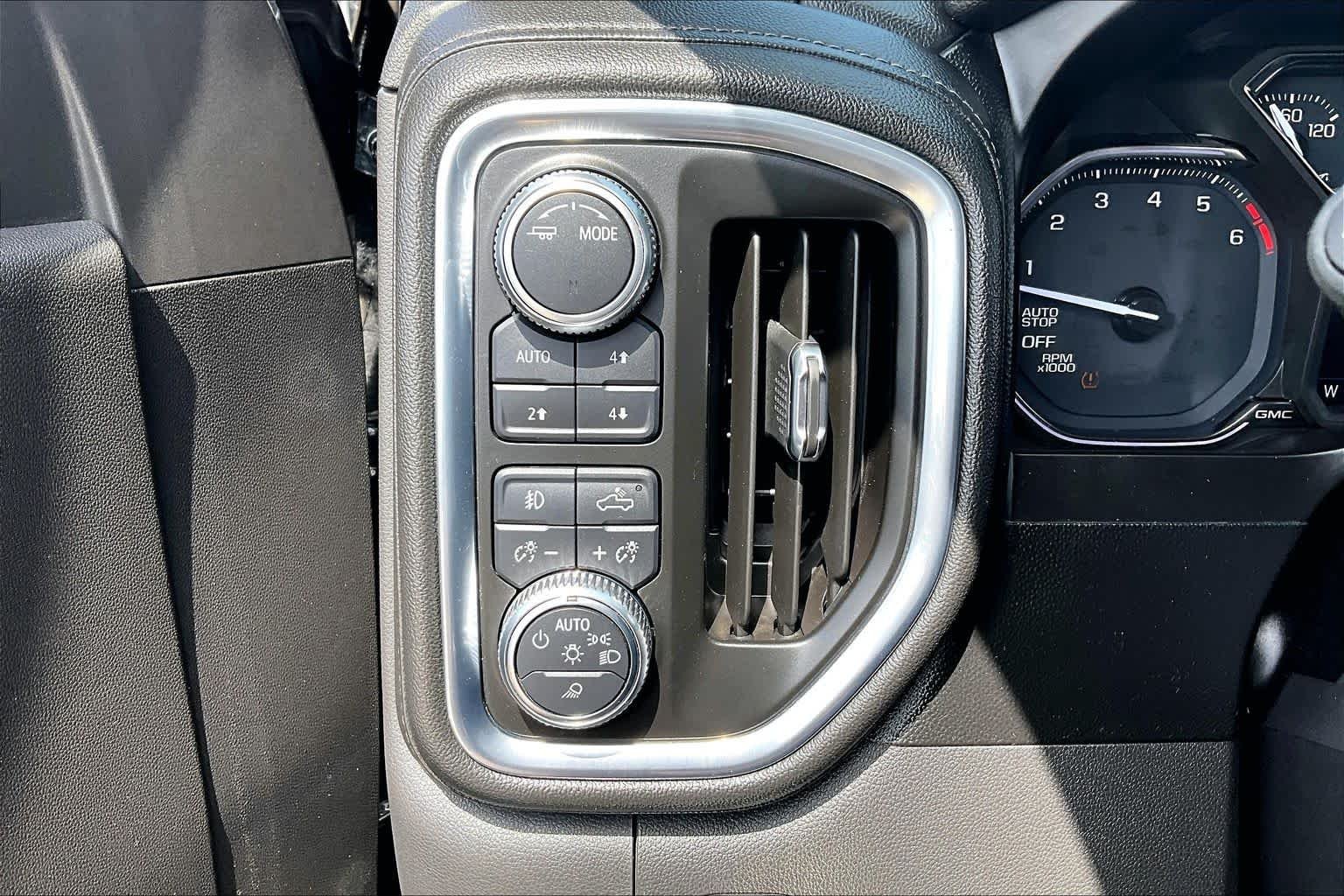 Used 2020 ONYX BLACK GMC SLT image 36