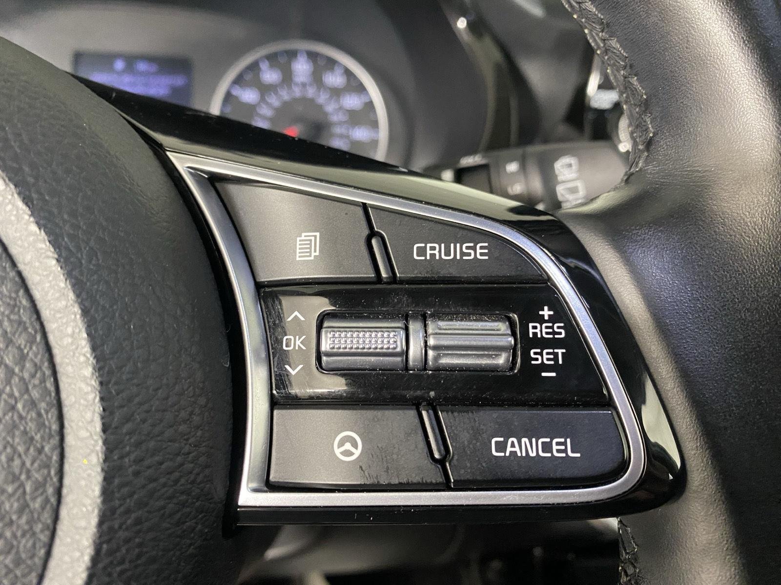 Used 2022 Clear White/Black Roof Kia S image 18