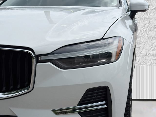 Used 2022 Ice White Volvo Momentum image 9
